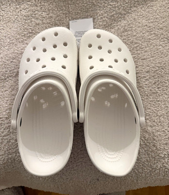 Crocs Classic Men s White Slip-On Clog Shoes US 4 Rubber Comfort Casual.