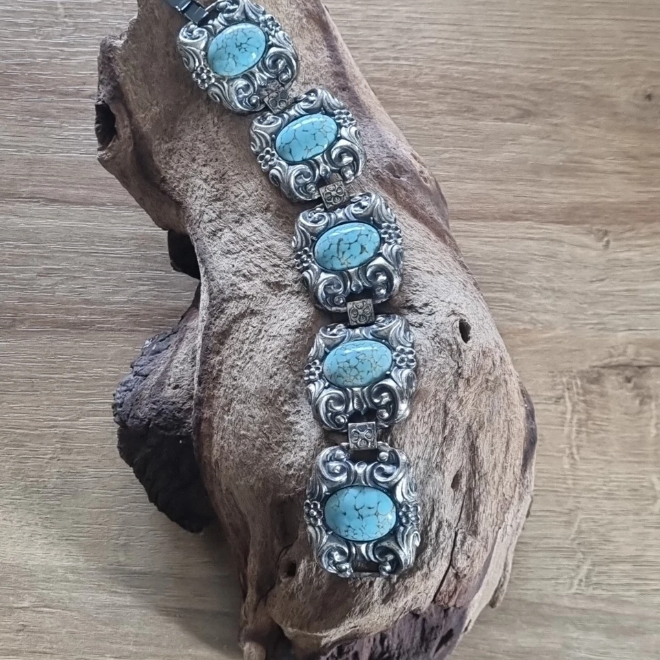 1970s Antiqued Silver Plated Square Panel Filigree Relief Blue Stone Bracelet - Image 4 of 4