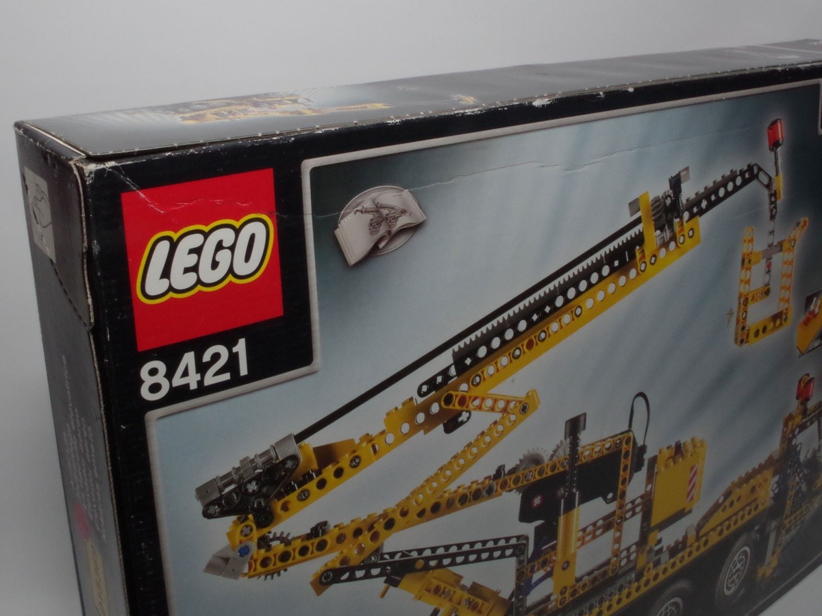 レゴ　8421 LEGO Technic 8421 Mobile Crane with Motor and Pneumatic