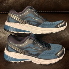 Blue Sneakers shoes Womans size 6 Avia