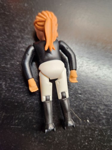 Minifigura de juguete de temática ecuestre con chaqueta negra y pantalones blancos - Imagen 3 de 5