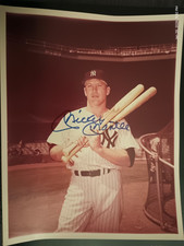 Huge collection of baseball autographs - includes many Hall of Fame players