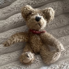 Boyds J.B. Bean Series brązowy pluszowy miś z czerwoną muszką