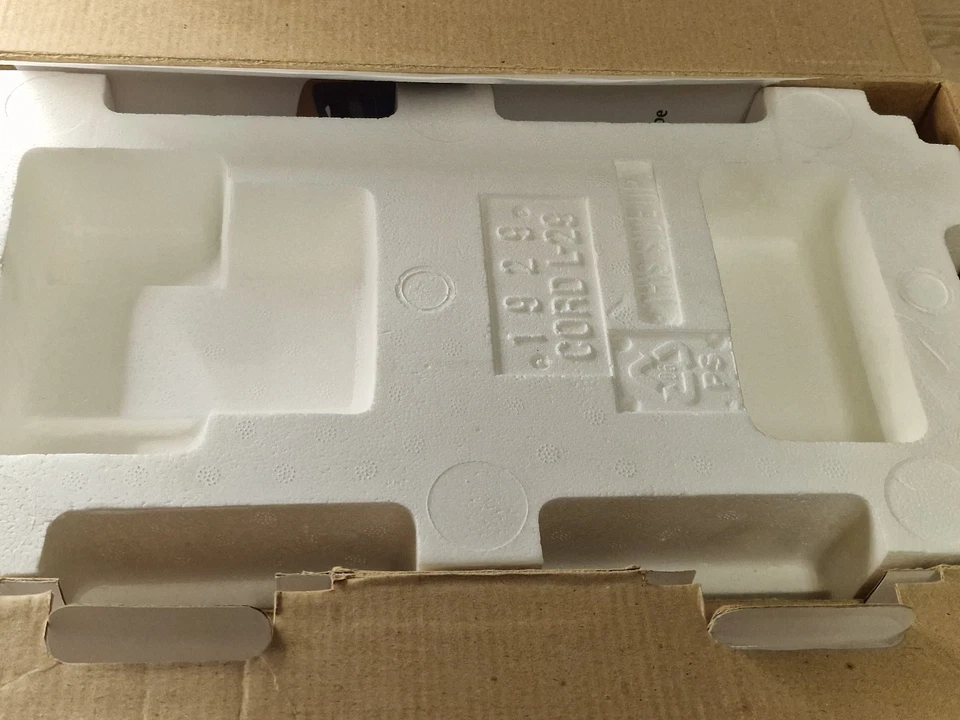 DANBURY MINT DIECAST 1:16 1929 CORD L-29 SPECIAL COUPE with Wood Stand - Image 3 of 4