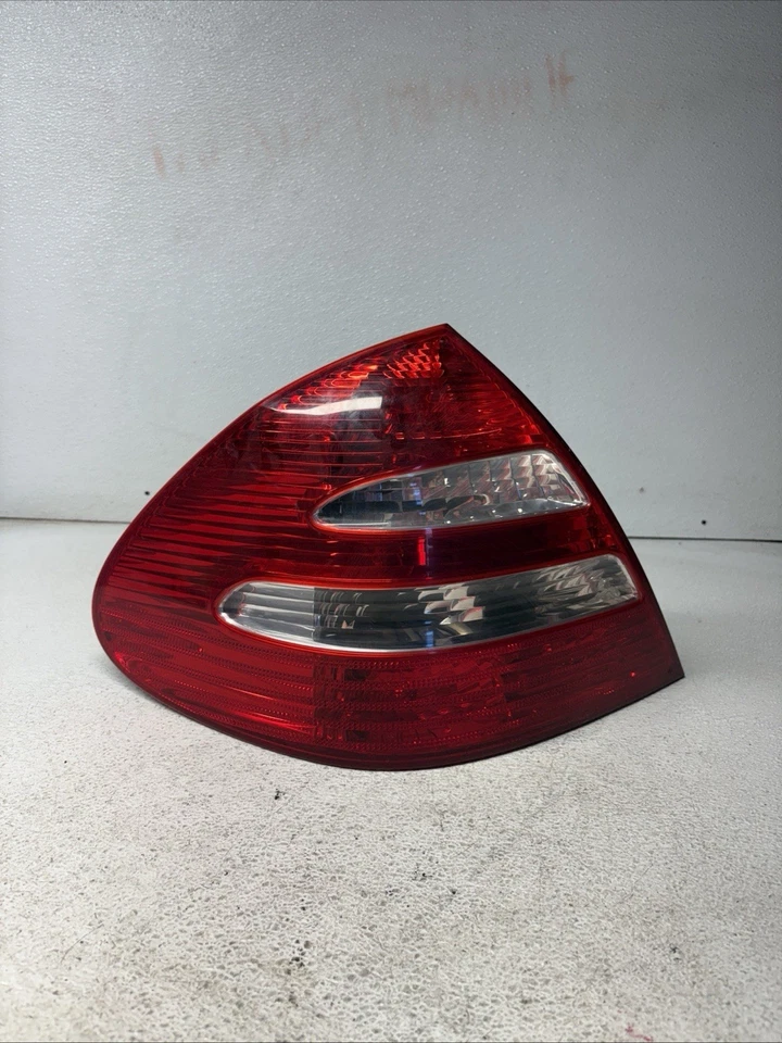 03-06 Mercedes Benz E320 Sedan Rear Left Driver Side Tail Light Lamp A2118200364 - Image 2 of 4