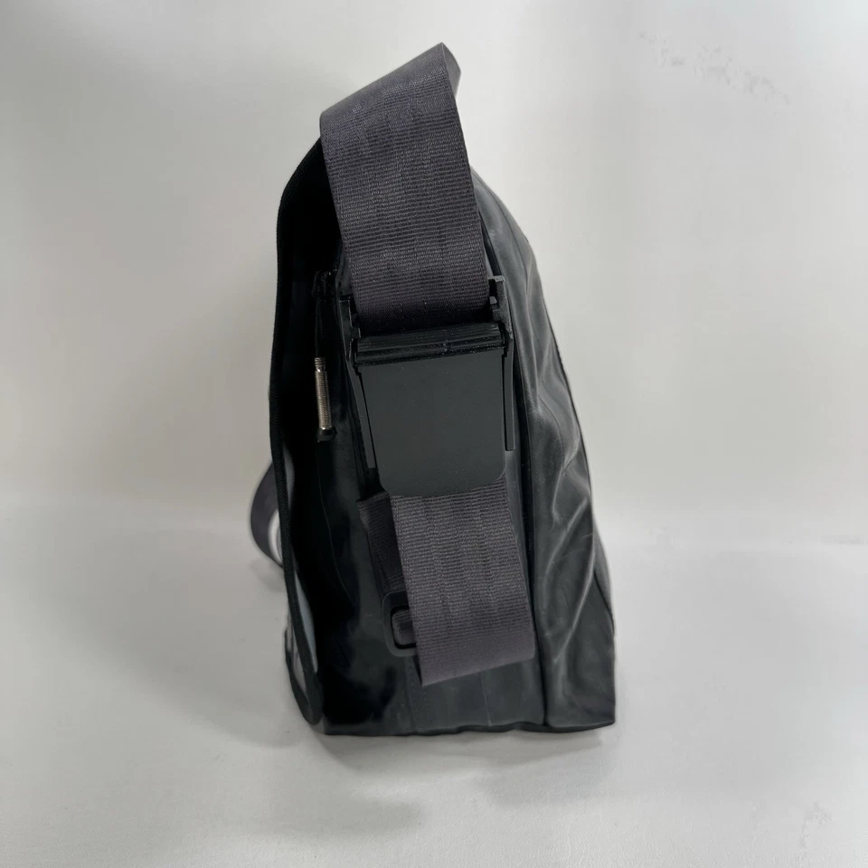 Bolsa de mensajero Alchemy Goods Haversack hecha de tubos de bicicleta reciclados Foto 4 de 4