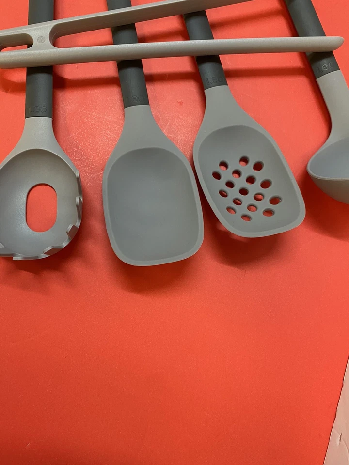 Juego de herramientas de silicona BergHOFF Leo para cocina de 7 piezas gris exhibición de tienda precio de venta sugerido por el fabricante $110@ Foto 3 de 4