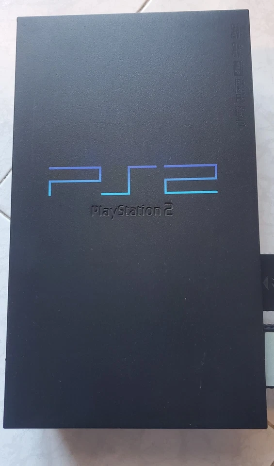 Sony PlayStation 2, foto 1 di 3