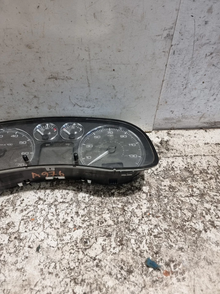 Cuadro de instrumentos velocímetro Peugeot 307 1.6 16V gasolina 2006 OEM P9654485380 Foto 3 de 4