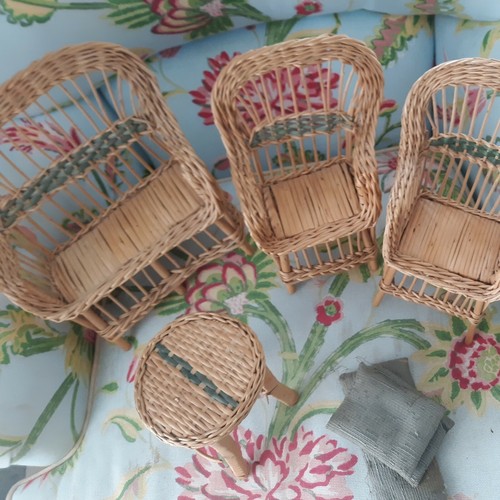 Lotto di sedie in vimini vintage in miniatura alto 9", campione da venditore? - Foto 5 di 12