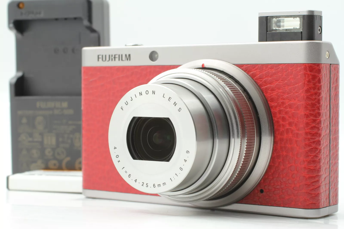 【中古】FUJIFILM XF1 RED Fujifilm XF1 Compact Digital Camera Red 12.0MP Excellent+++ Black