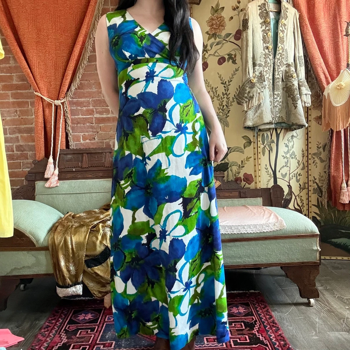 70's dresses for womens A 1970s Fashion History Lesson: Disco, Denim, and the Liberated Woman 1970s Dresses & Skirts