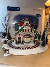 Santa’s Wonderland House Dept 56 Snow Village Christmas Lane #55359 *read*