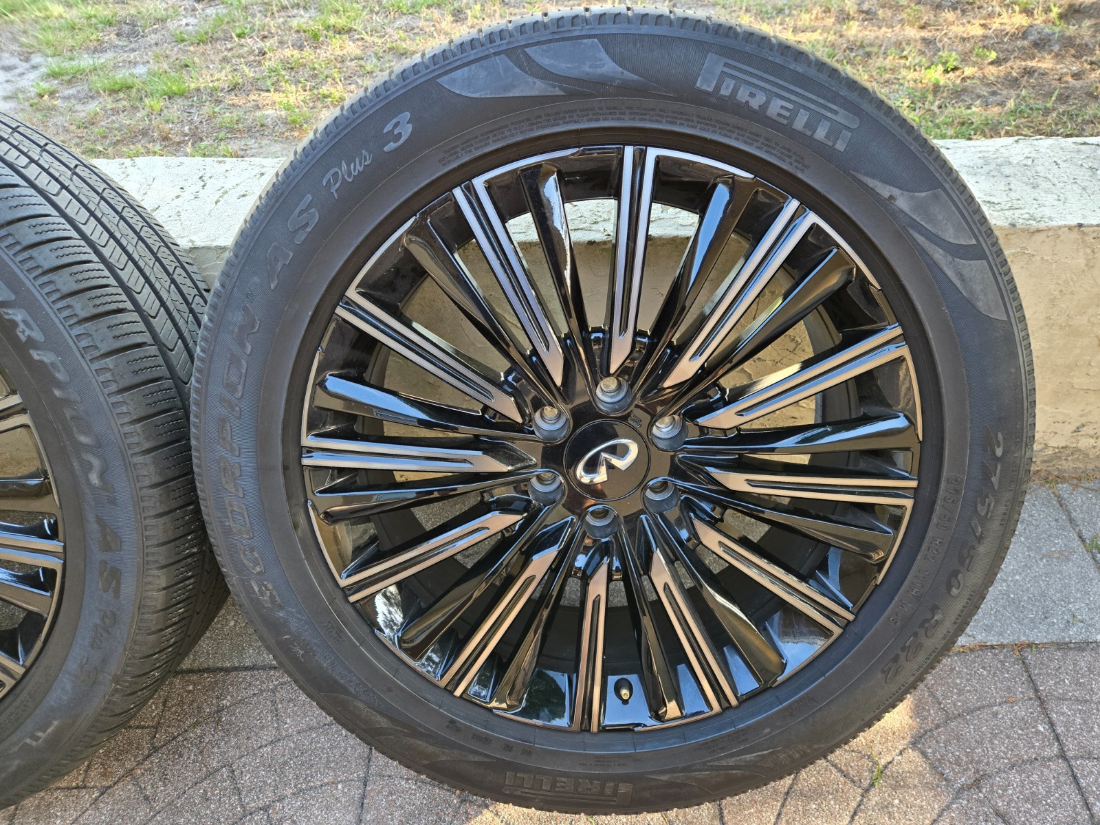 WHEEL RIMS AND TIRES  2019-21 INFINITI QX80 22" OEM RIMS AND TIRES (SET OF 4)