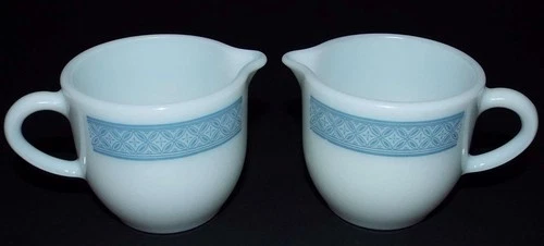 2 Vintage Corning Decor Table Ware 722 USA Creamers LANCASTER Milk Glass Pyrex