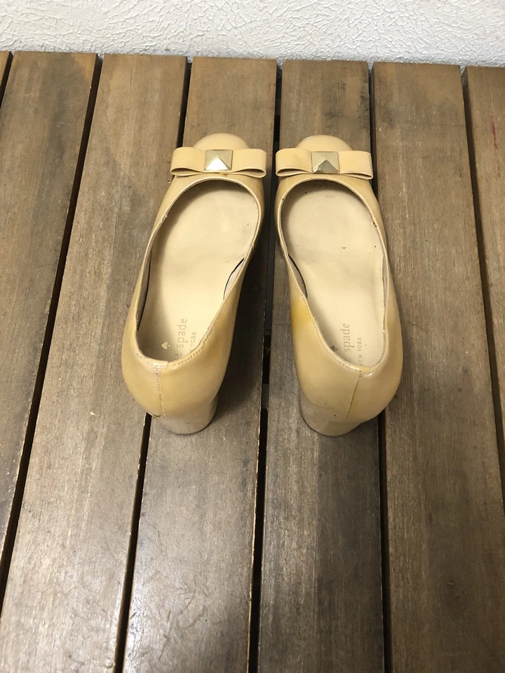 Zapatos de tacón clásicos vintage Kate Spade New York para mujer beige arco 7,5 M Foto 4 de 4