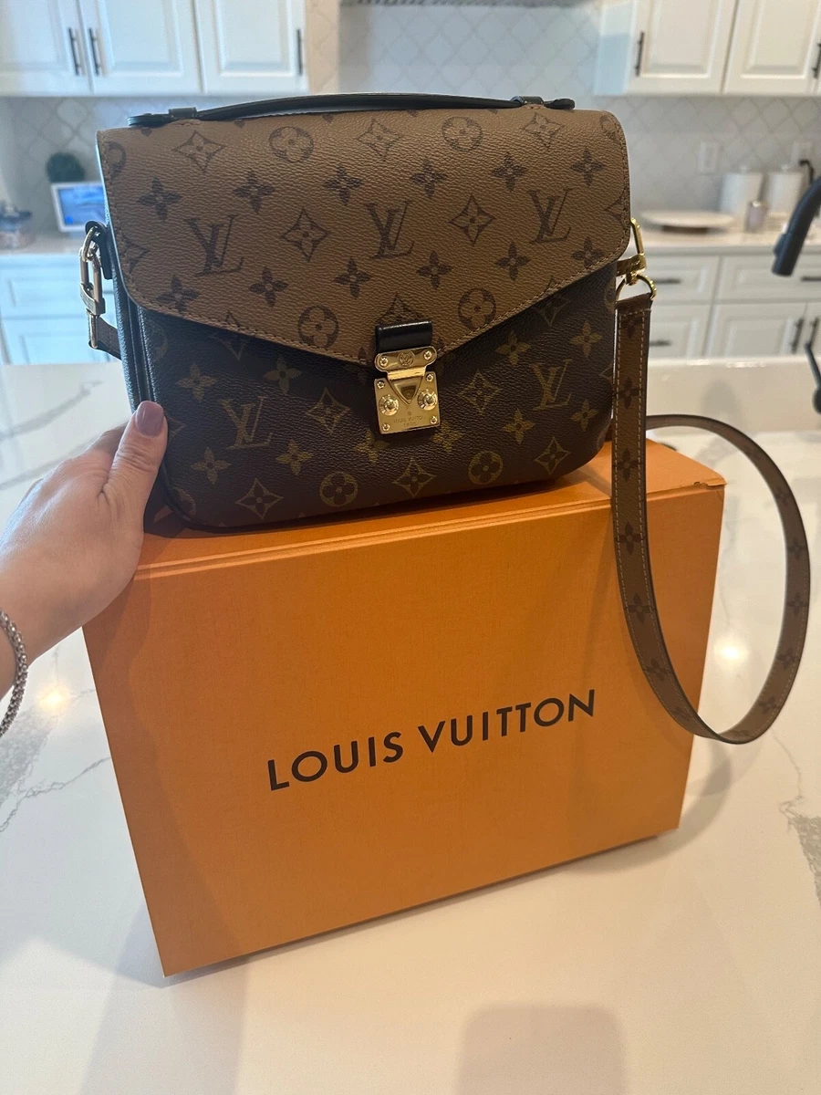 2017 Louis Vuitton Brown Monogram Reverse Coated Canvas Pochette Metis at  1stDibs  reverse pochette metis, louis vuitton pochette metis reverse,  metis pochette reverse