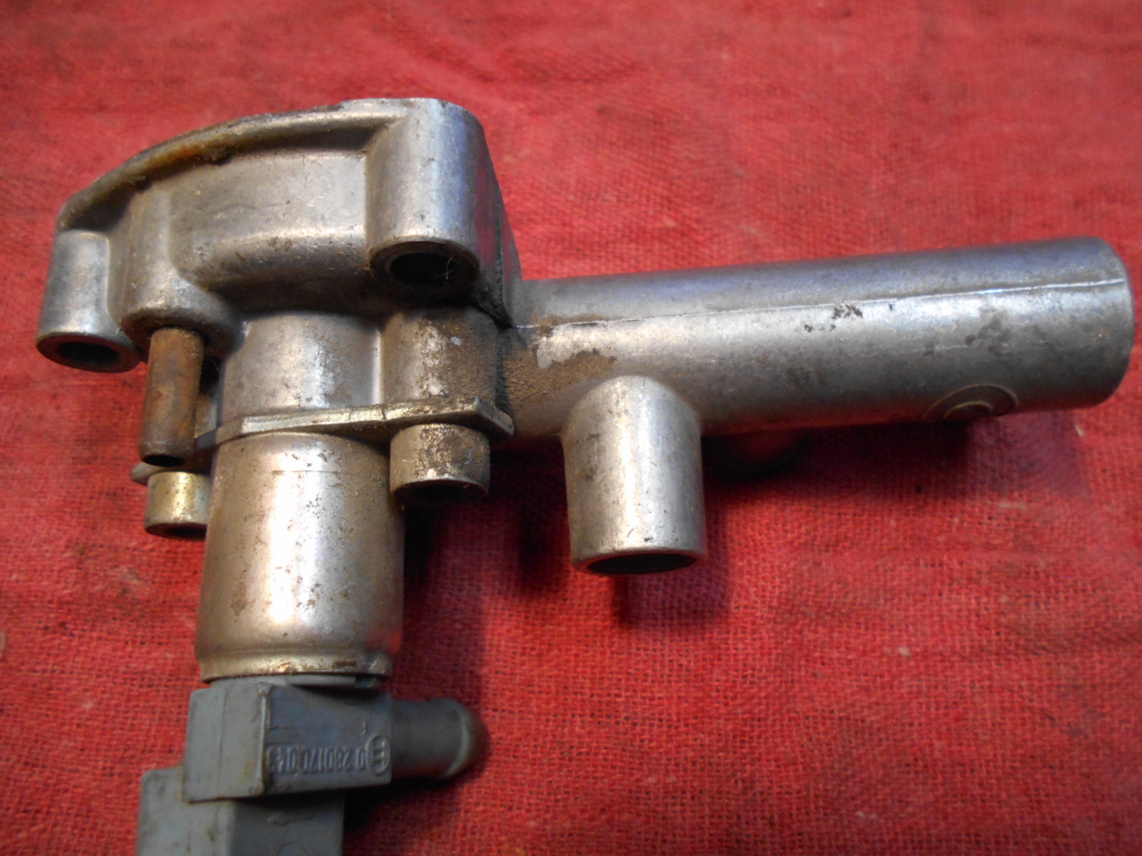 BMW E28 E30 M10 M20 Cold Start Fuel Injector Valve Idle Bleed Housing