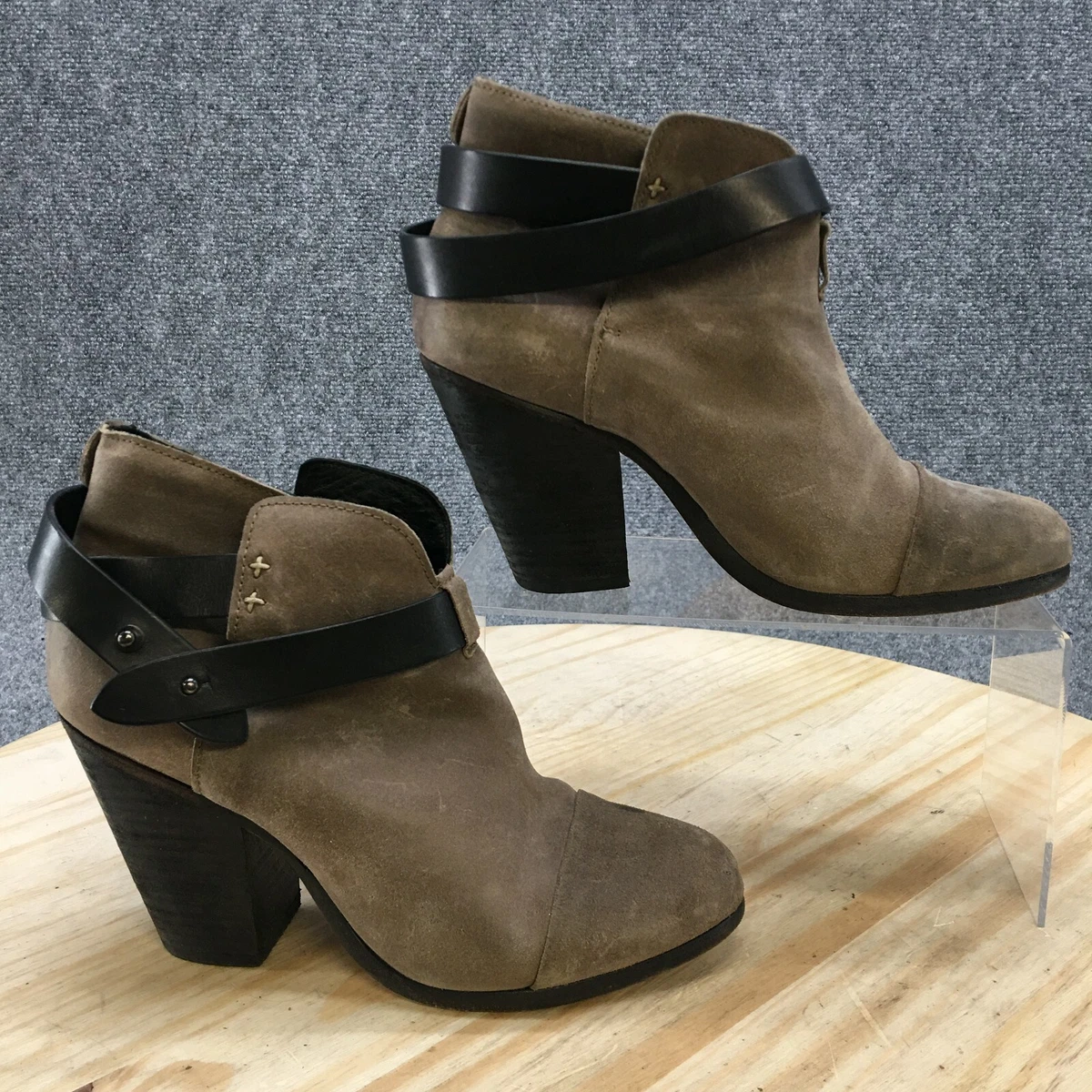 Belted ankle boots shop