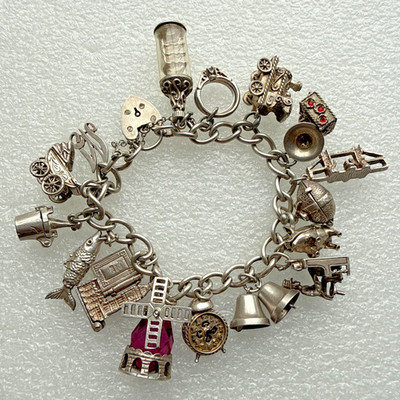 Sterling Silber Bettelarmband - Vintage mit 17 Charms viele mechanische -71 Gramm