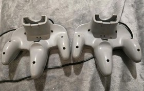 Lot of 7 Nintendo 64 & 1 NES VINTAGE Controllers.NES Controller In Untested