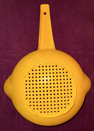 Tupperware 1 quart petite passoire jaune avec poignée USA vintage #1200 - Photo 2/4