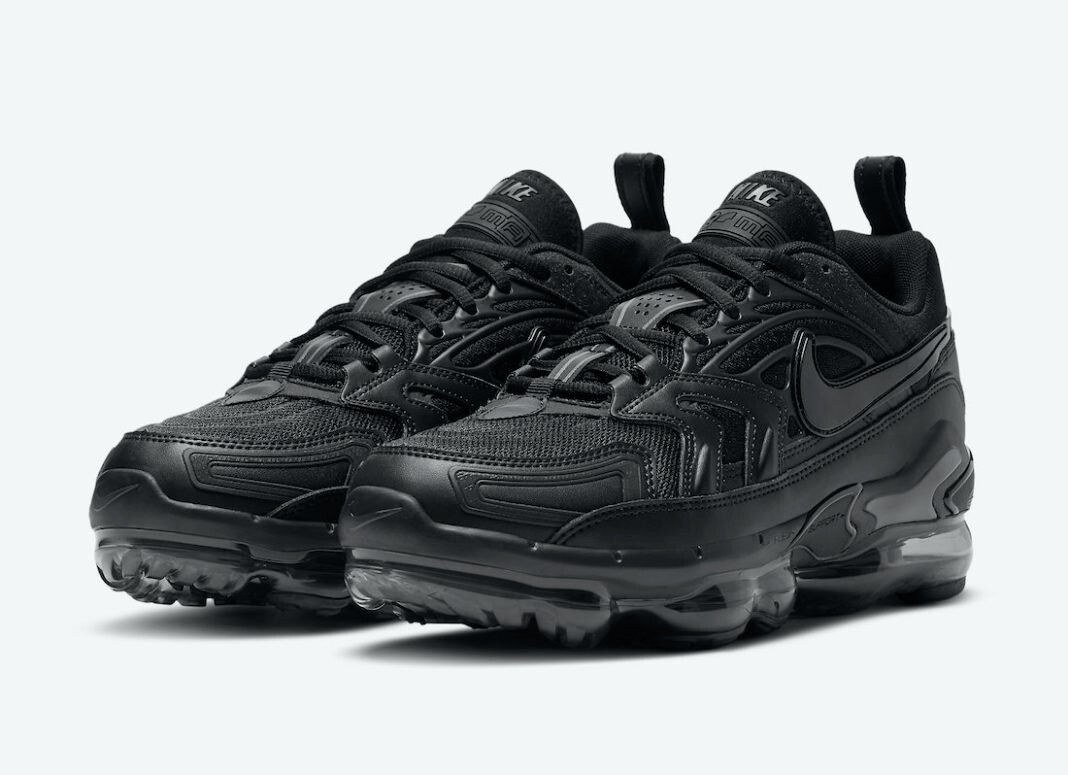 Nike Air Vapormax EVO Triple Black New Sneakers Size 7.5 US Nike Air Vapormax EVO Triple Black New Sneakers Size 7.5 US