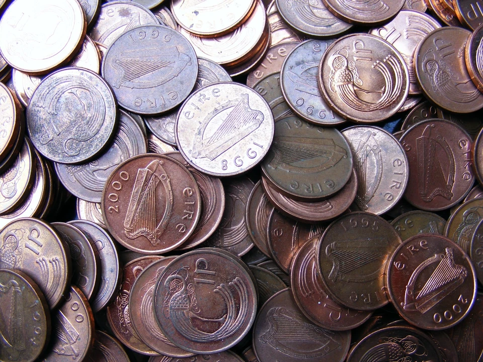 Lote de seis moedas irlandesas decimais de um centavo Irlanda 1p pássaro estilizado harpa celta - Imagem 4 de 4