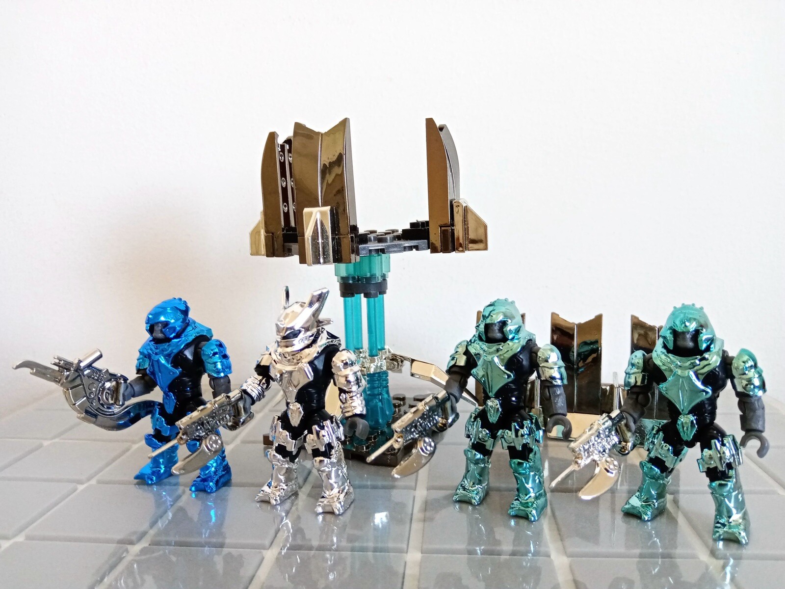 Mega Bloks Halo Covenant Brute Lance DPJ89 sentry tower, 4 electroplated figures