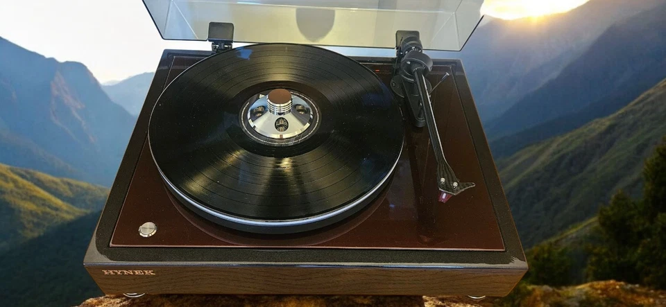 Record Player  Turntable Hynek Carbon One premium High-End turntable belt drive  - Image 2 of 4