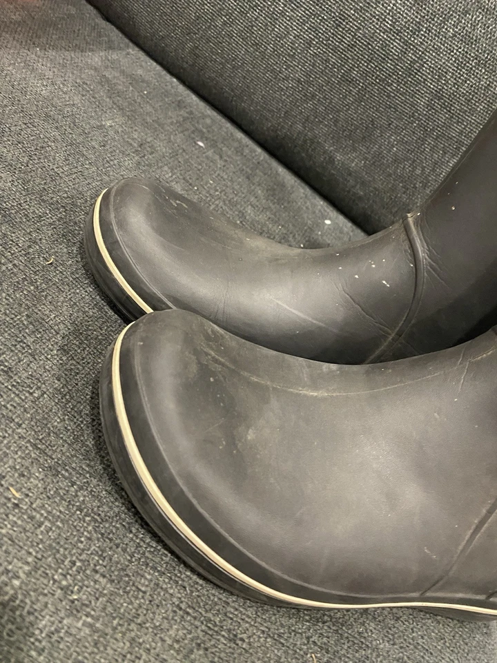 Botas de chuva Crocs Crocband Jaunt feminina borracha preta impermeável panturrilha média tamanho 7 - Imagem 3 de 4