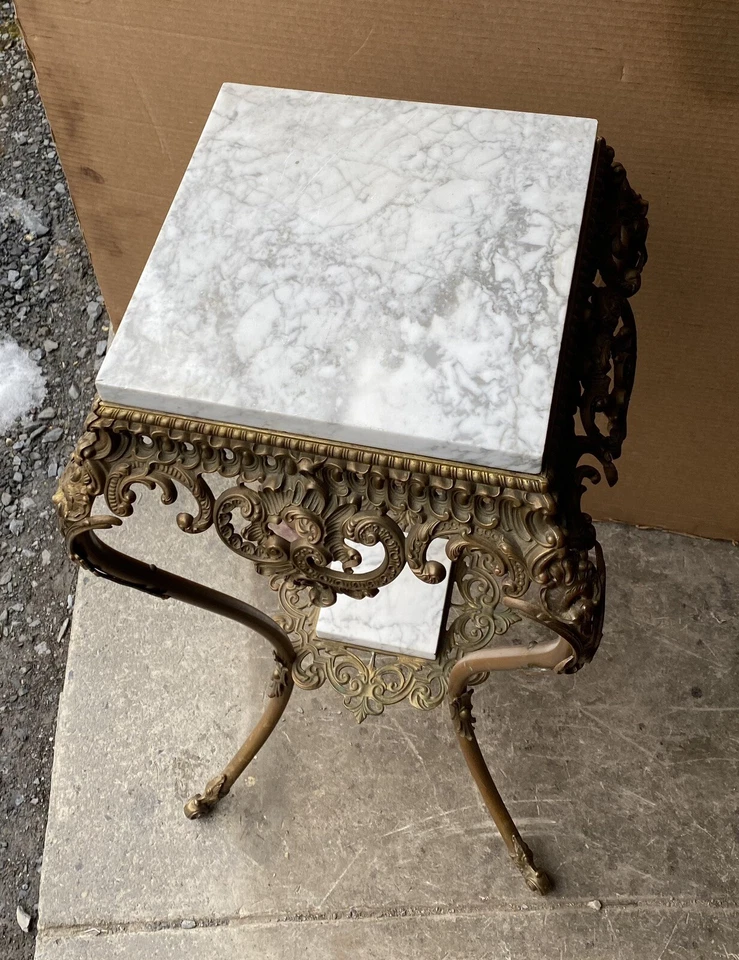 MESA VICTORIANA DE LATÓN Y MÁRMOL Foto 4 de 4