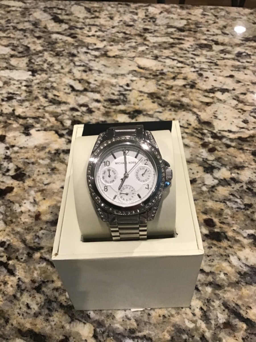 Michael Kors Day-Date MK5612 Wrist Watch for Women for sale Michael Kors Day-Date MK5612 Wrist Watch for Women for sale
