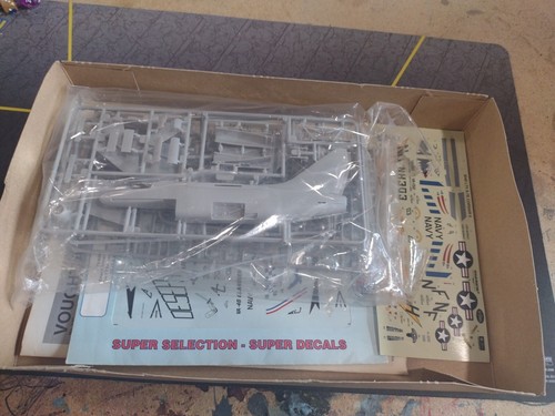 Vought A-7E Corsair II Navy Model Airplane Kit 1/72 Scale Testors New Sealed Bag - Picture 2 of 2