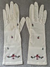 Meyret White Floral Gloves Size 7.5. Ref00005