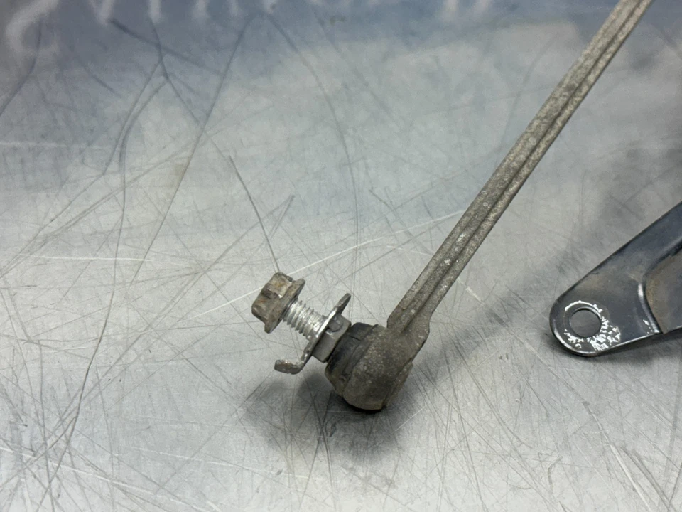 Sensor de nivel de altura de suspensión delantera izquierda Lexus GS450H 2009 8K2412 - 126 k Foto 2 de 4