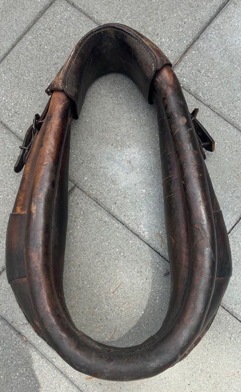 ANTIQUE/VINTAGE  PADDED HORSE OR MULE COLLAR