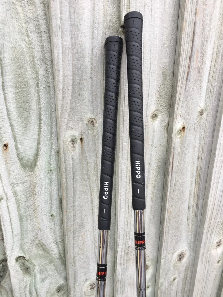 2 x HIPPO Power Child's / Junior Golf Irons 5/6 & 7/8 - Steel Shafts - R. Hand - Image 3 of 4
