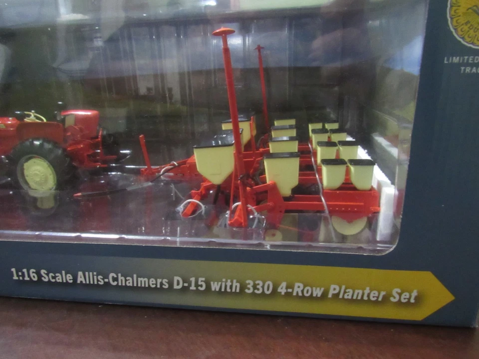 SPECCAST 1/16 2023 IOWA FFA ALLIS-CAHLMERS D15 TRACTOR W/330 4-ROW PLANTER - NIB - Image 2 of 4