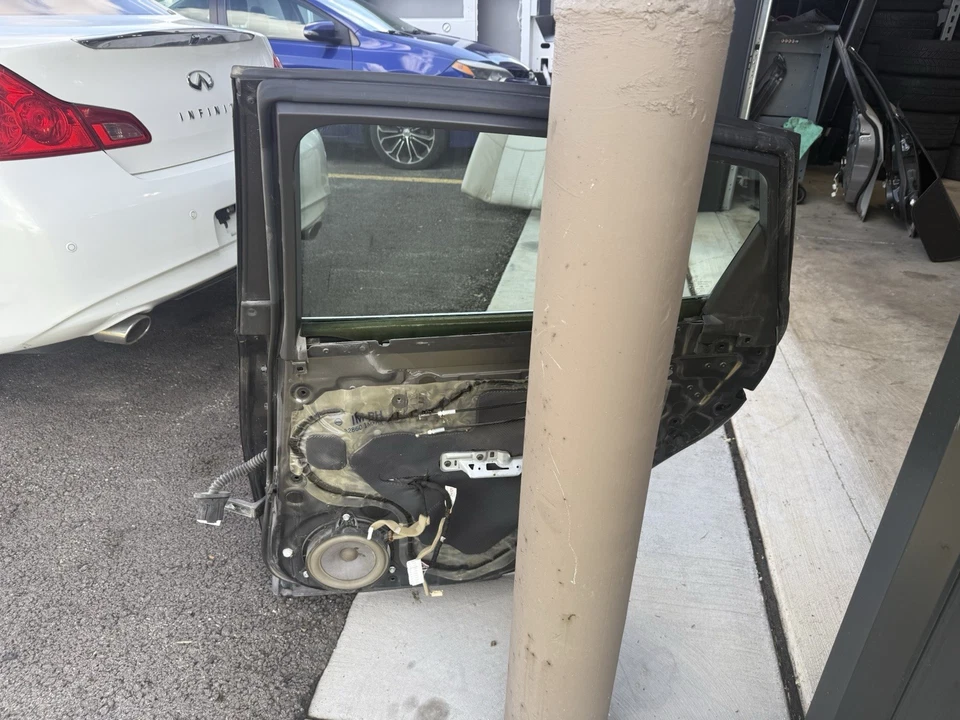 11-19 CONJUNTO PUERTA TRASERA DERECHA INFINITI M37 Q70 -GRIS PERLA METALIZADA - KAT Foto 4 de 4