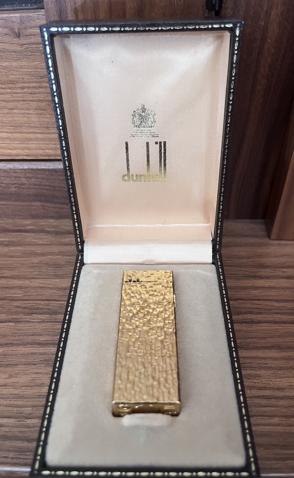 Dunhill Gold ‘Bark’ Rollagas Lighter-needs attention 