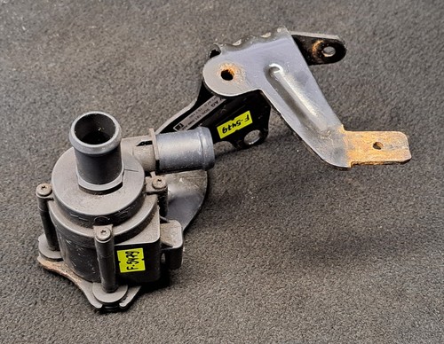 5Q0965561B 5Q0121599AM VW Passat 3G B8 Wasserpumpe Zusatzwasserpumpe