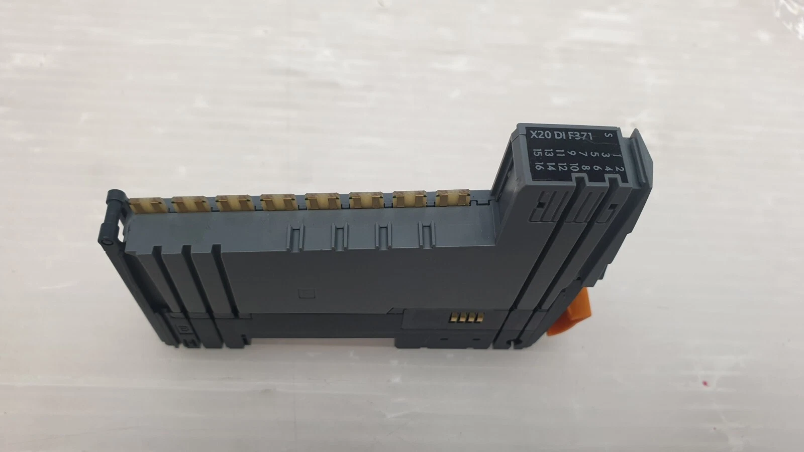 Top edge of the X20 DI F371 with input numbers 1 to 16