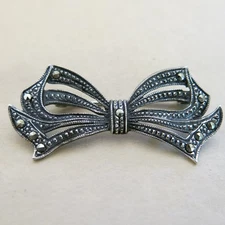 Art Deco Sterling Silver Bow Marcasite Brooch 4.4g [3916]