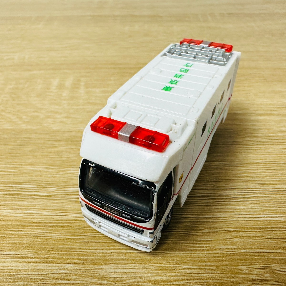 Tomica Isuzu Giga Super Ambulance 2007 #116 White | eBay