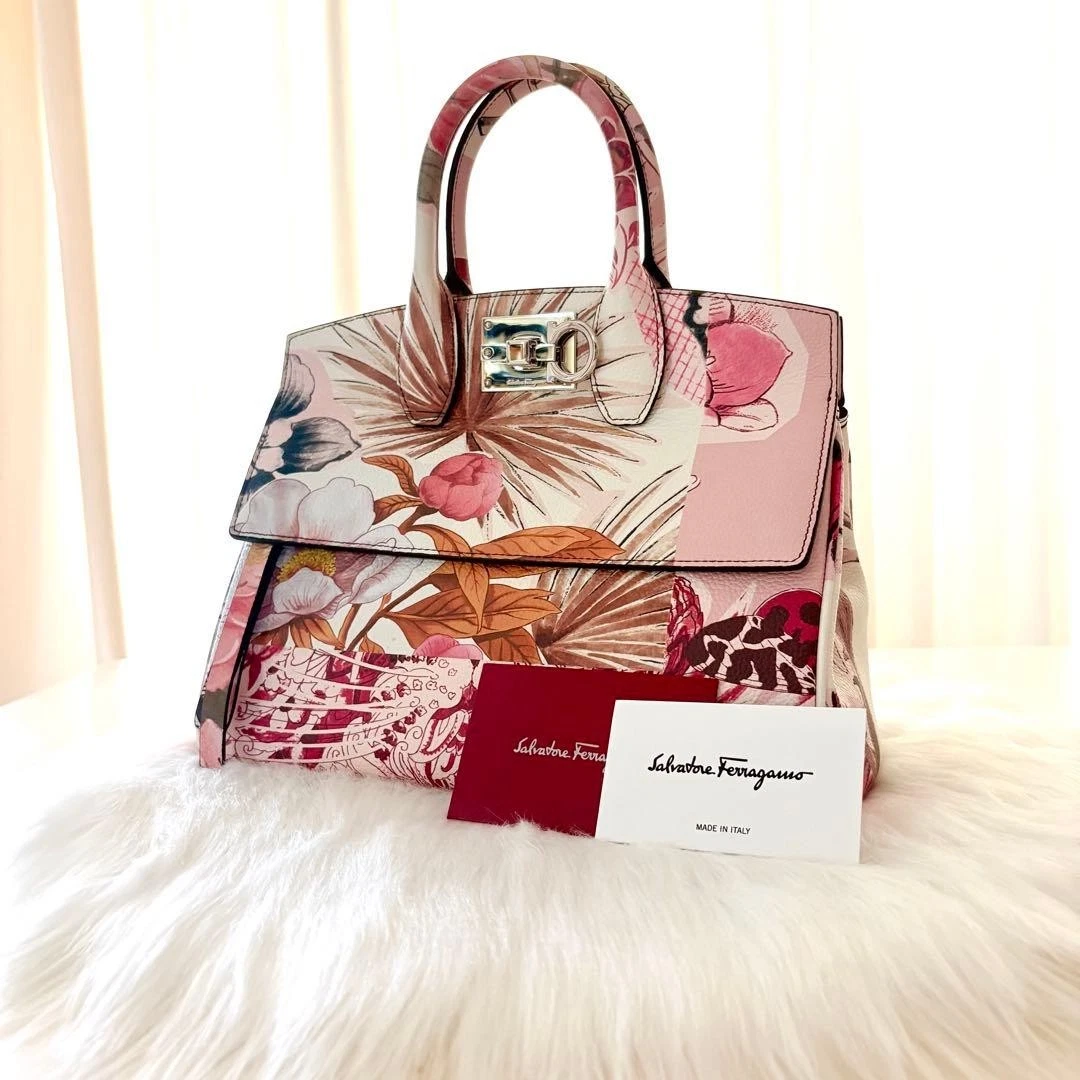 Salvatore Ferragamo 花柄ボストンバッグ Salvatore Ferragamo Leather Exterior Floral Bags & Handbags for