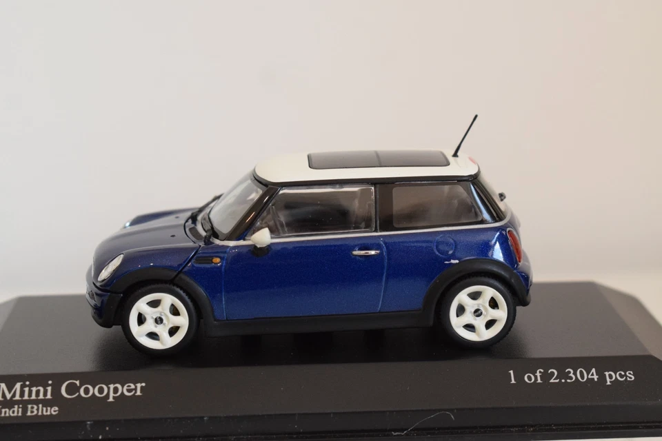 B81 1:43 MINICHAMPS 431 138100 MINI COOPER 2001 MET. INDI BLUE MIB - Bild 3 von 4