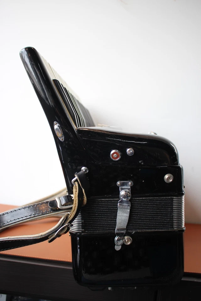 Vintage Excelsior Model 312 Made in Italy Piano Accordion w/ internal microphone - Image 4 of 4