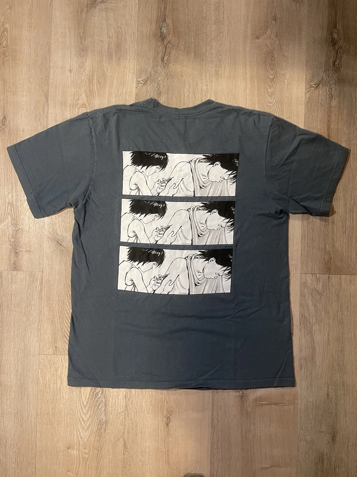 FW17 Supreme x Akira Seringue Tee Bleu Poussière Taille L T Shirt Katsuhiro Otomo Box