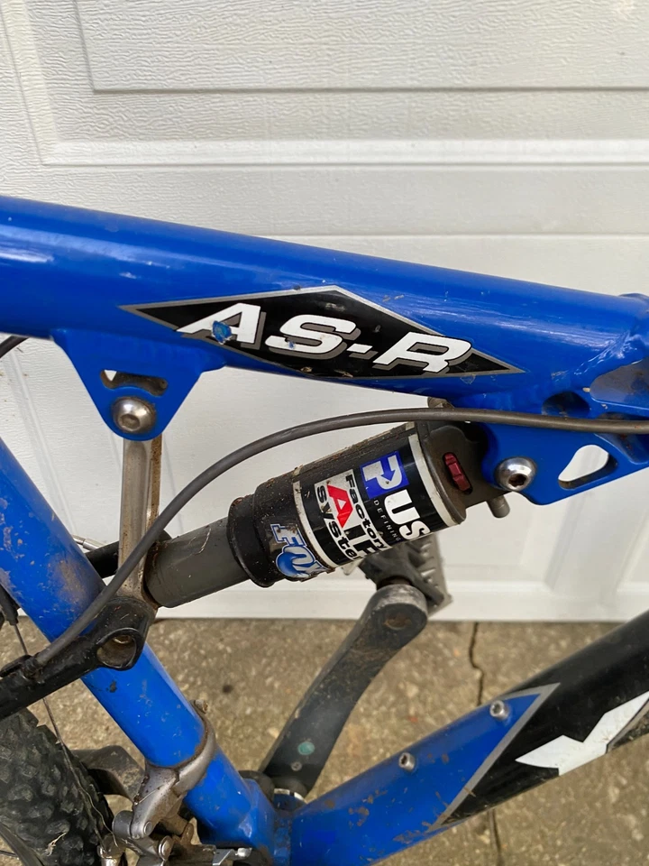 Yeti Cycles AS-R Talla M. Usado en pleno estado de funcionamiento. Foto 3 de 4